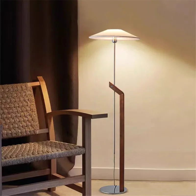 Living Room Floor Lamp – Minimalist Design with Conical Shade