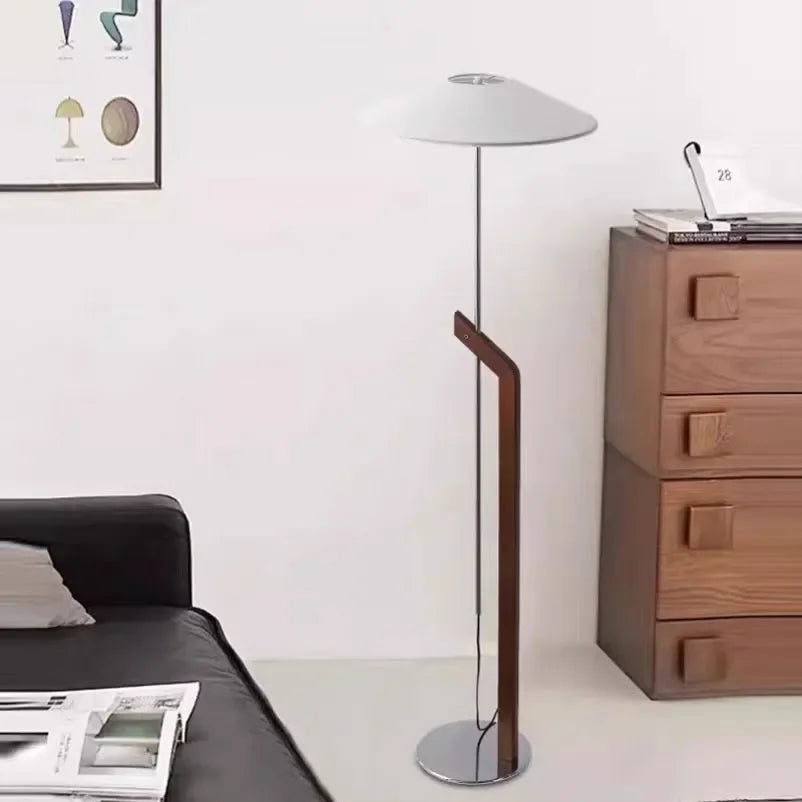 Living Room Floor Lamp – Minimalist Design with Conical Shade