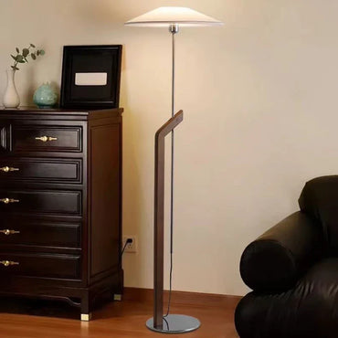 Living Room Floor Lamp – Minimalist Design with Conical Shade