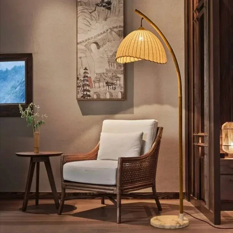 Living room floor lamp – Retro elegance for a chic interior